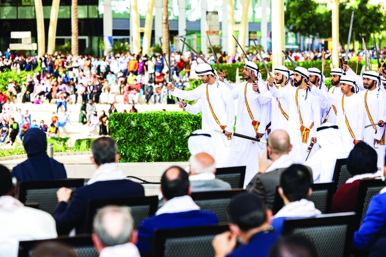 "العروض الشعبية في ساحات إكسبو"