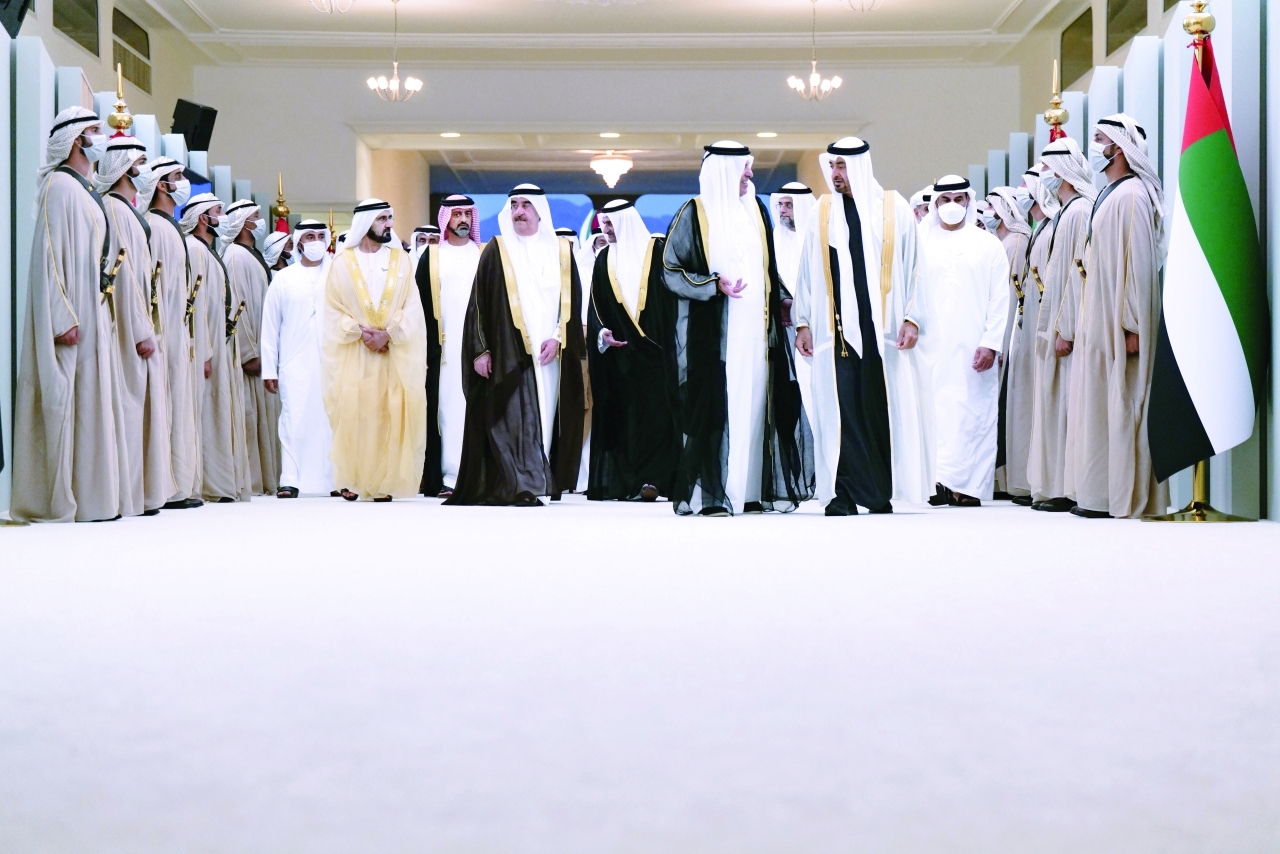 "محمد بن راشد ومحمد بن زايد وحمد الشرقي وسعود المعلا وسعود بن صقر وسلطان بن محمد بن سلطان وعمار النعيمي"