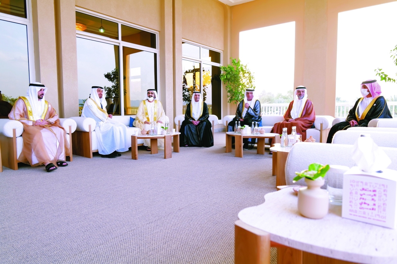 "محمد بن راشد ومحمد بن زايد وحمد الشرقي وسعود بن صقر وحمدان بن محمد وسلطان بن محمد بن سلطان وعمار النعيمي"