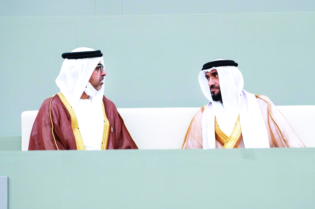"نهيان وحامد بن زايد في حديث خلال الحفل"