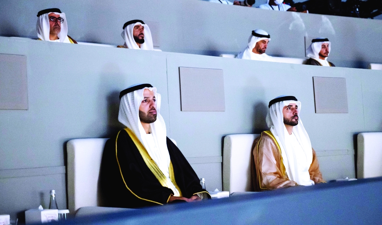 "حمدان بن محمد ومحمد بن سعود خلال الحفل بحضور عيسى ونهيان وحامد بن زايد"