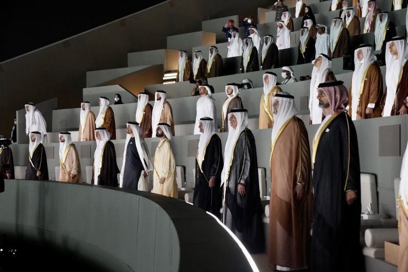 "محمد بن راشد ومحمد بن زايد وحمد الشرقي وسعود المعلا وسعود بن صقر خلال الحفل بحضور حمدان بن محمد وسلطان بن محمد وعمار النعيمي ومحمد بن سعود وعيسى ونهيان وسيف وحامد وعبدالله وعمر وخالد بن زايد وسلطان بن خليفة"