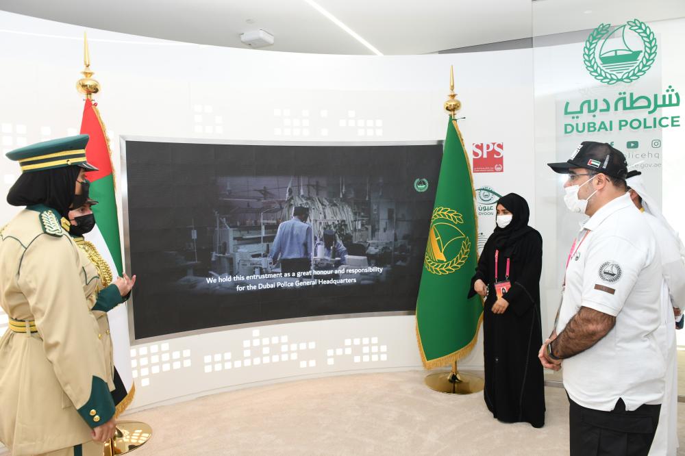 "اللواء السويدي يشهد ختام فعاليات أسبوع اليوبيل الذهبي في جناح فزعة1"