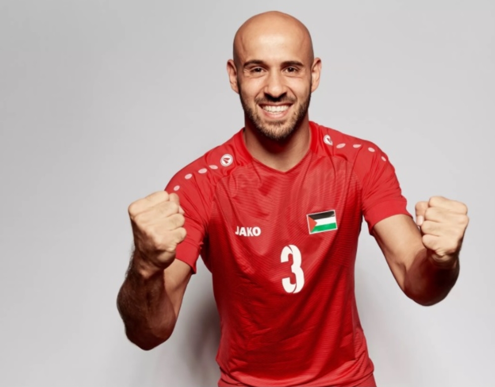 محمد رشيد من مقاعد الجامعة إلى البساط الأخضر
