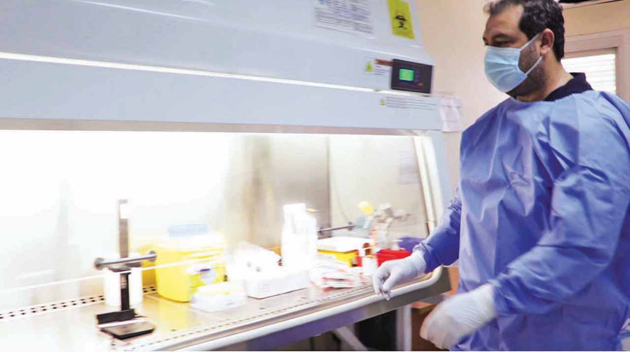 جامعة الإمارات تسجل براءة اختراع كمامة كهربائية للتخلص من الفيروسات
