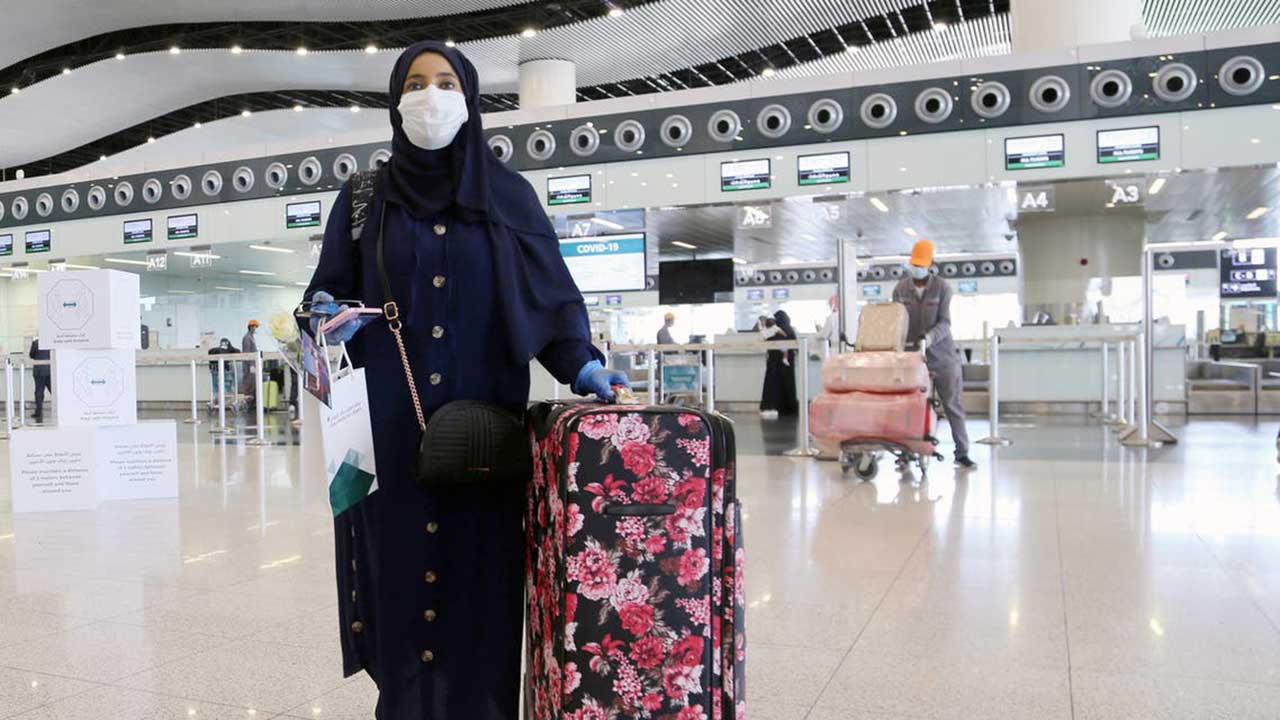 السعودية.. نصف مليون ريال غرامة عدم الإفصاح عن زيارة دول موبوءة بكورونا