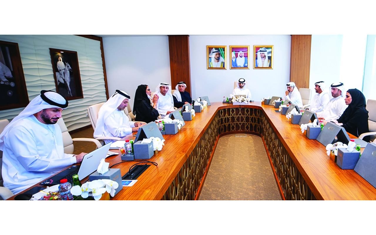 "منصور بن محمد مترئساً اجتماع «دبي الرياضي» بحضور مطر الطاير وأعضاء مجلس الإدارة | البيان"