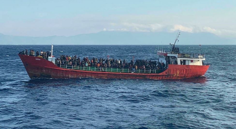 30 قتيلاً في غرق قوارب مهاجرين قبالة اليونان