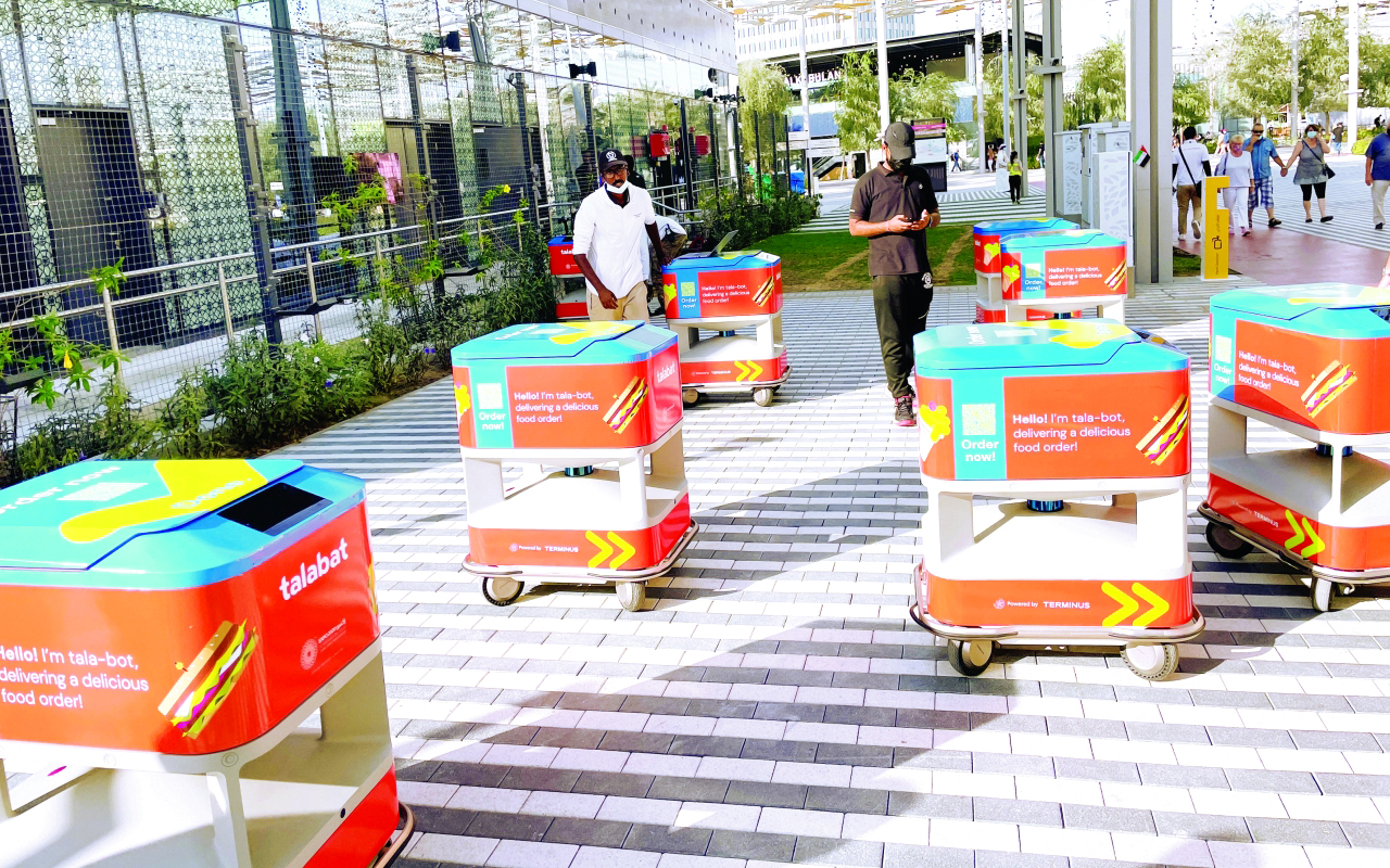 "» روبوتات التوصيل.. خدمة وفعالية تدهش الزوار | البيان"