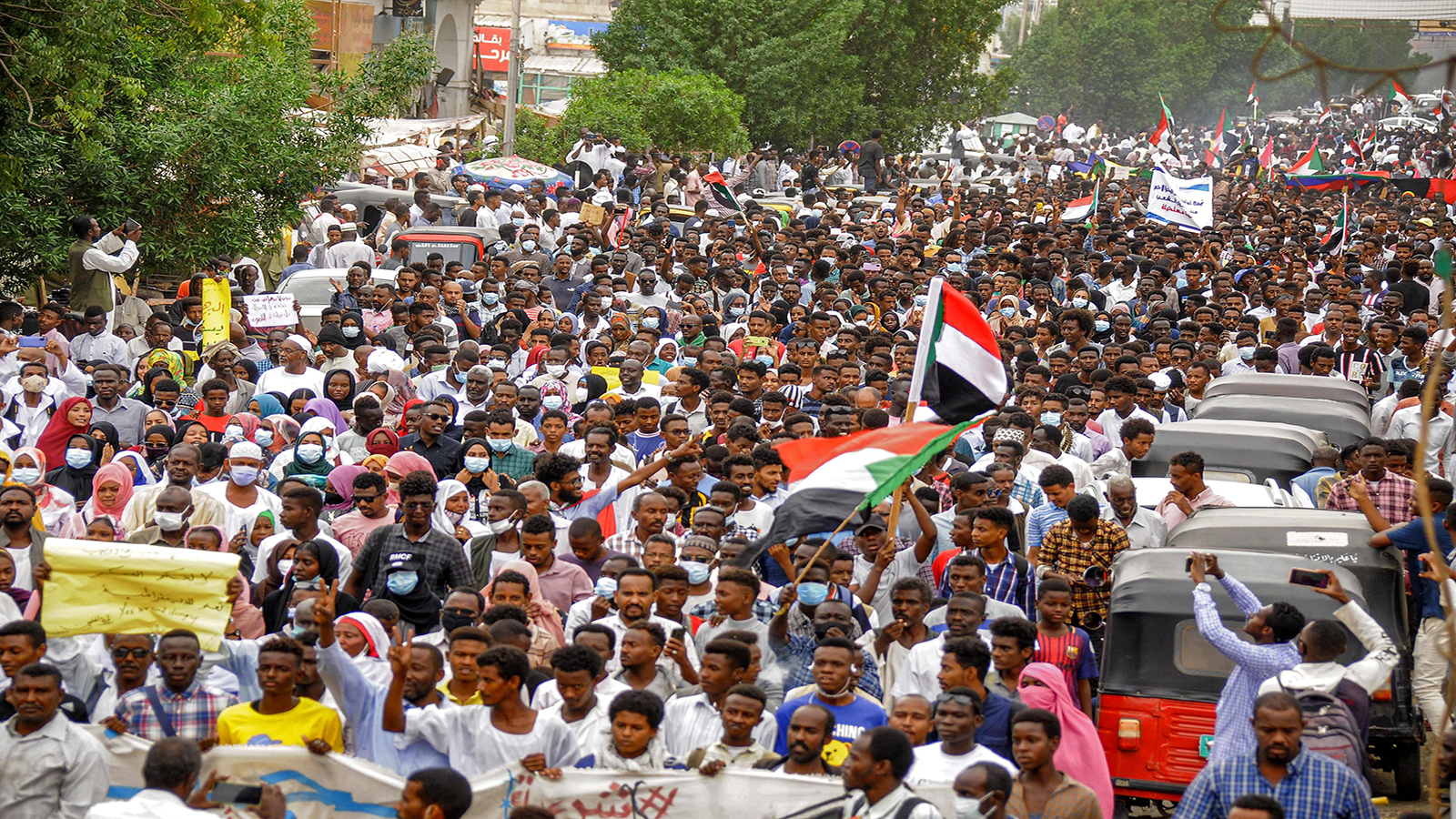 عشرات المصابين في احتجاجات السودان
