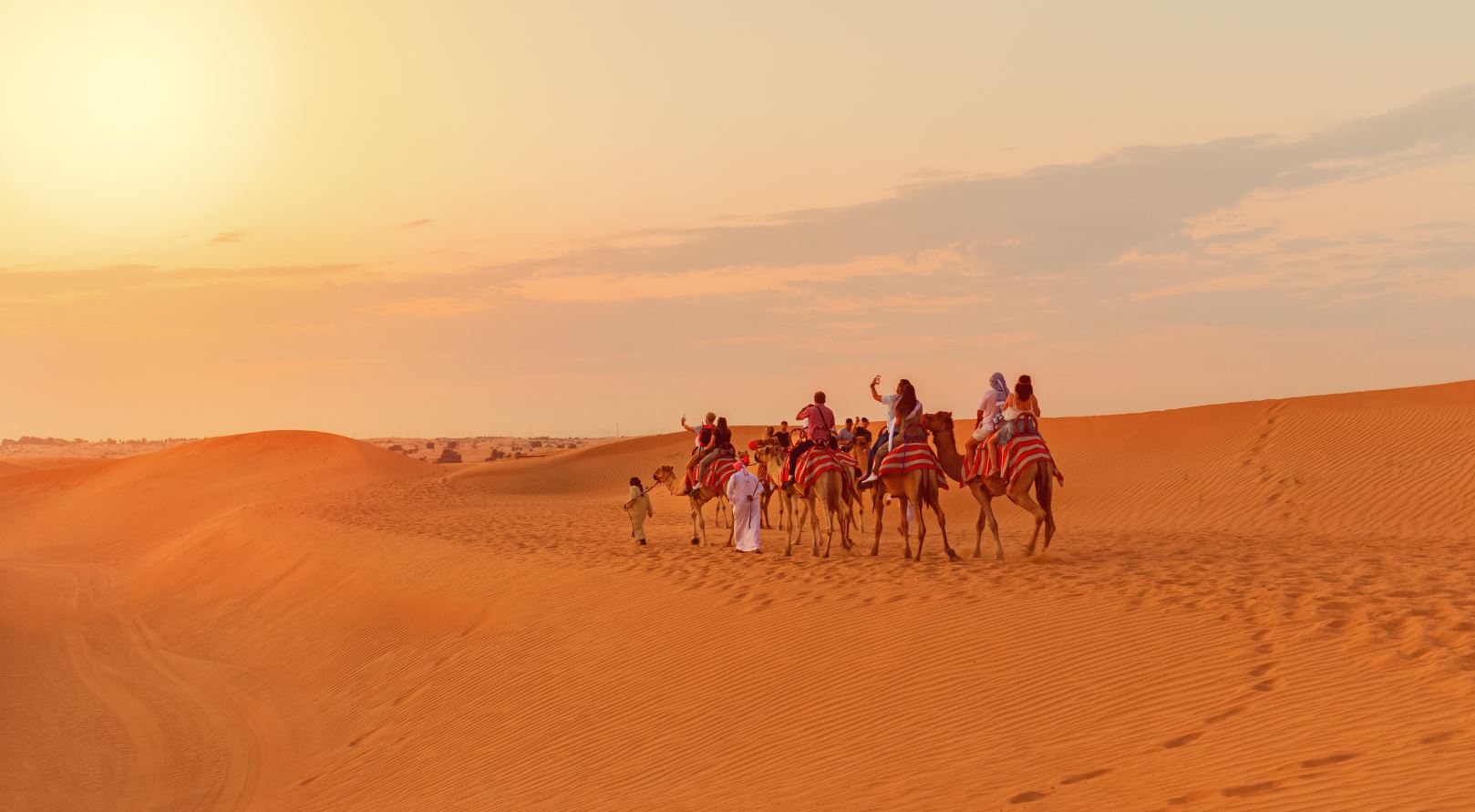 السياحة الصحراوية في الإمارات ..أصالة التراث وروعة المغامرات الحديثة