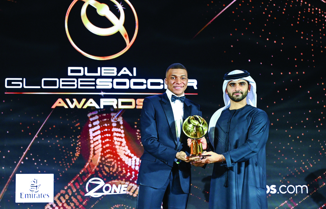 منصور بن محمد يتوج نجوم العالم بجوائز «دبي غلوب سوكر»