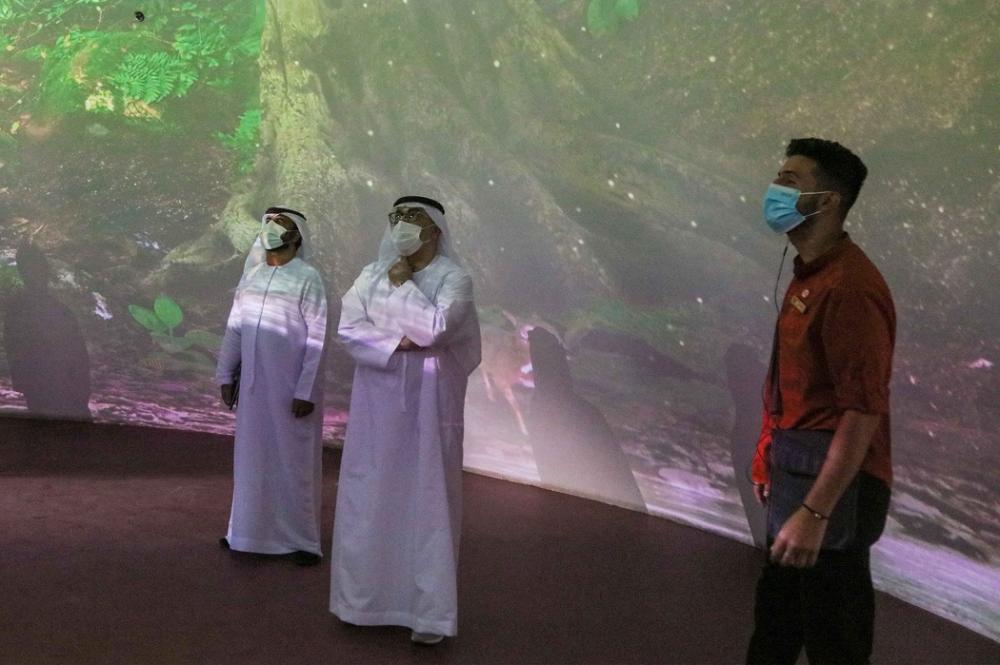 "معاليه في جناح سنغافورة"