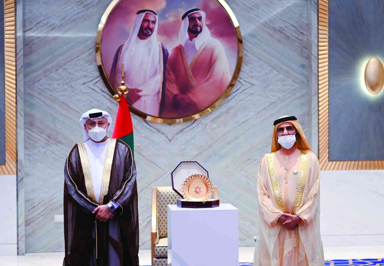 "سموه خلال تكريم الفائزين"