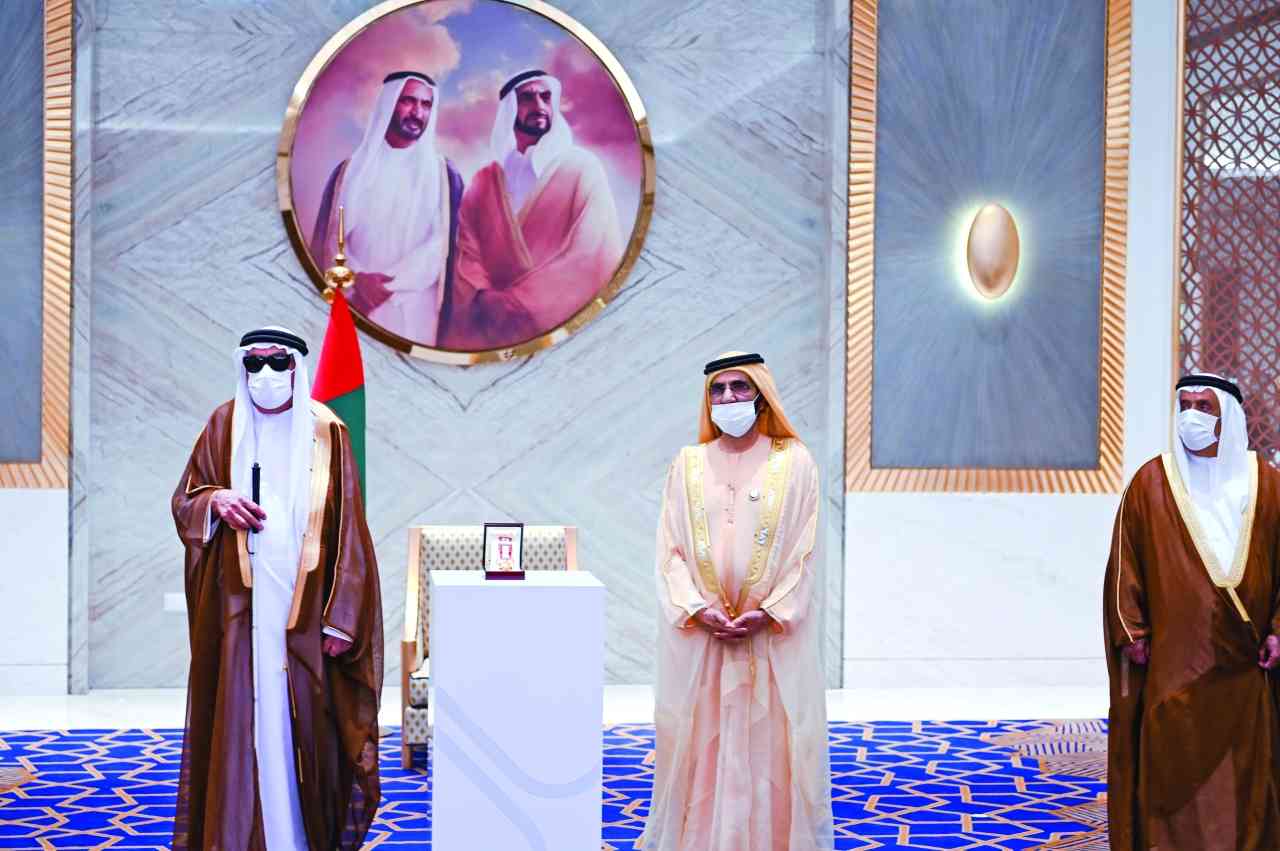 "نائب رئيس الدولة خلال تكريم الفائزين"