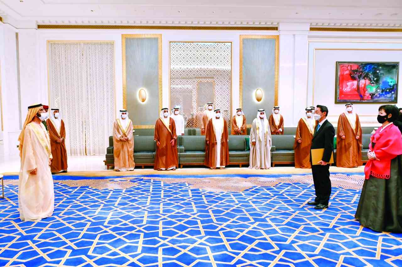 "محمد بن راشد خلال تسلم أوراق اعتماد سفير كوريا الجنوبية"
