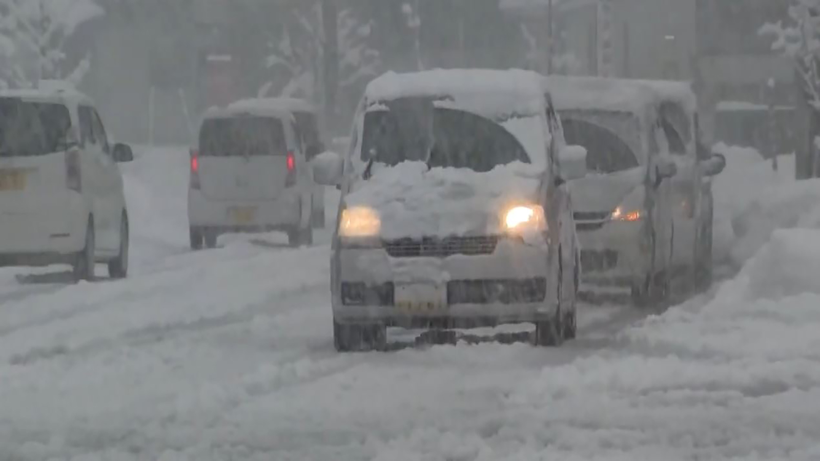 عواصف ثلجيّة شديدة تضرب شمال وغرب اليابان.. فيديو