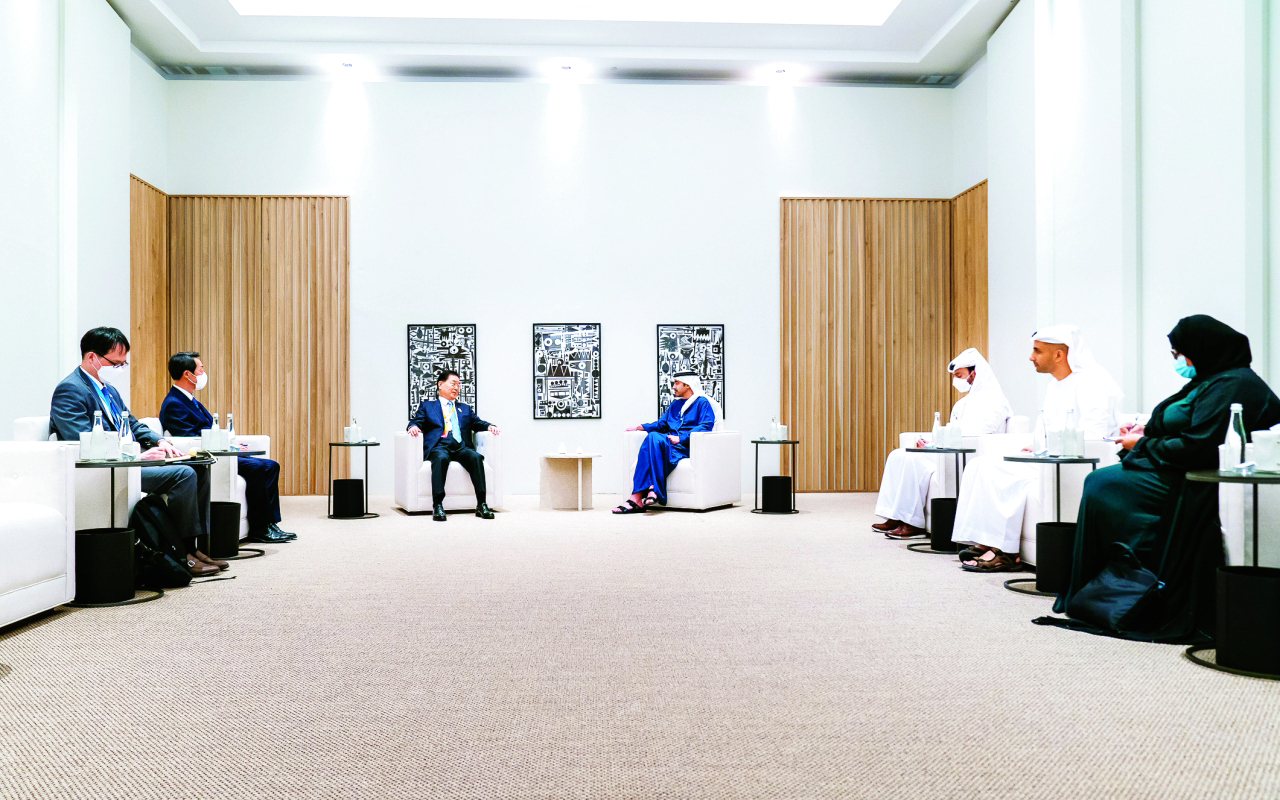 "» عبدالله بن زايد في حديث مع وزير خارجية كوريا الجنوبية"