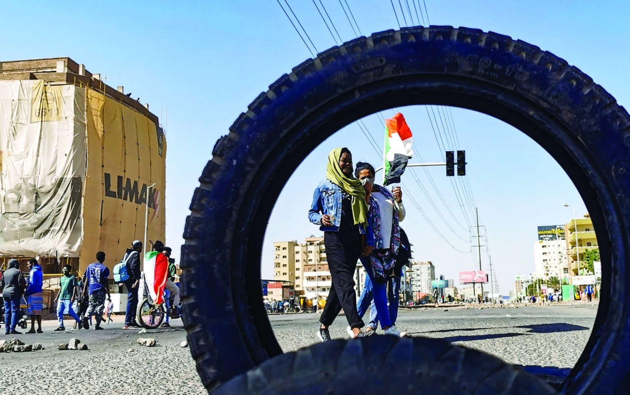 "من احتجاجات السودانيين أمس في الخرطوم | أ.ف.ب"