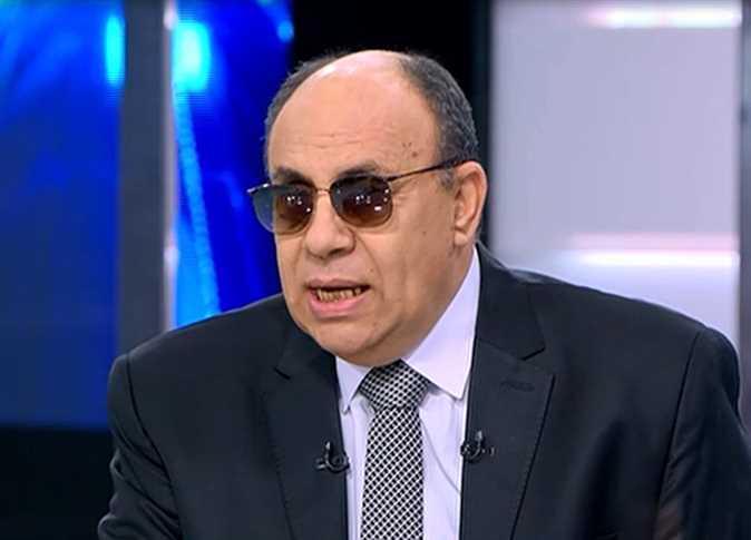 مبروك عطية يعلِّق على فيلم منى زكي المثير للجدل ..(فيديو)
