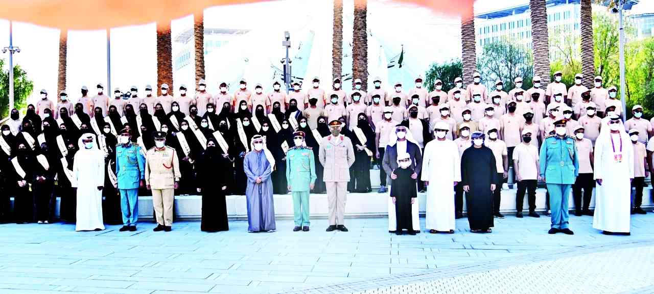 سيف بن زايد يشهد تخريج «تمكين قادة المستقبل» و«أقدر»