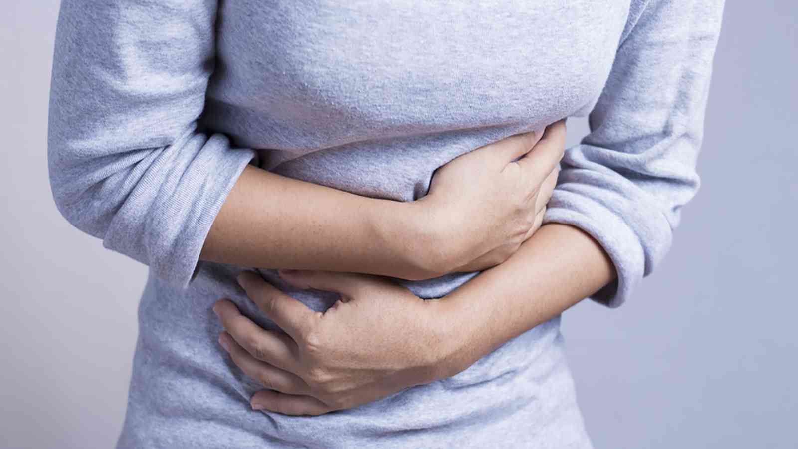 سبعة أسباب شائعة لآلام المعدة بعضها يتطلب تدخلاً طبياً