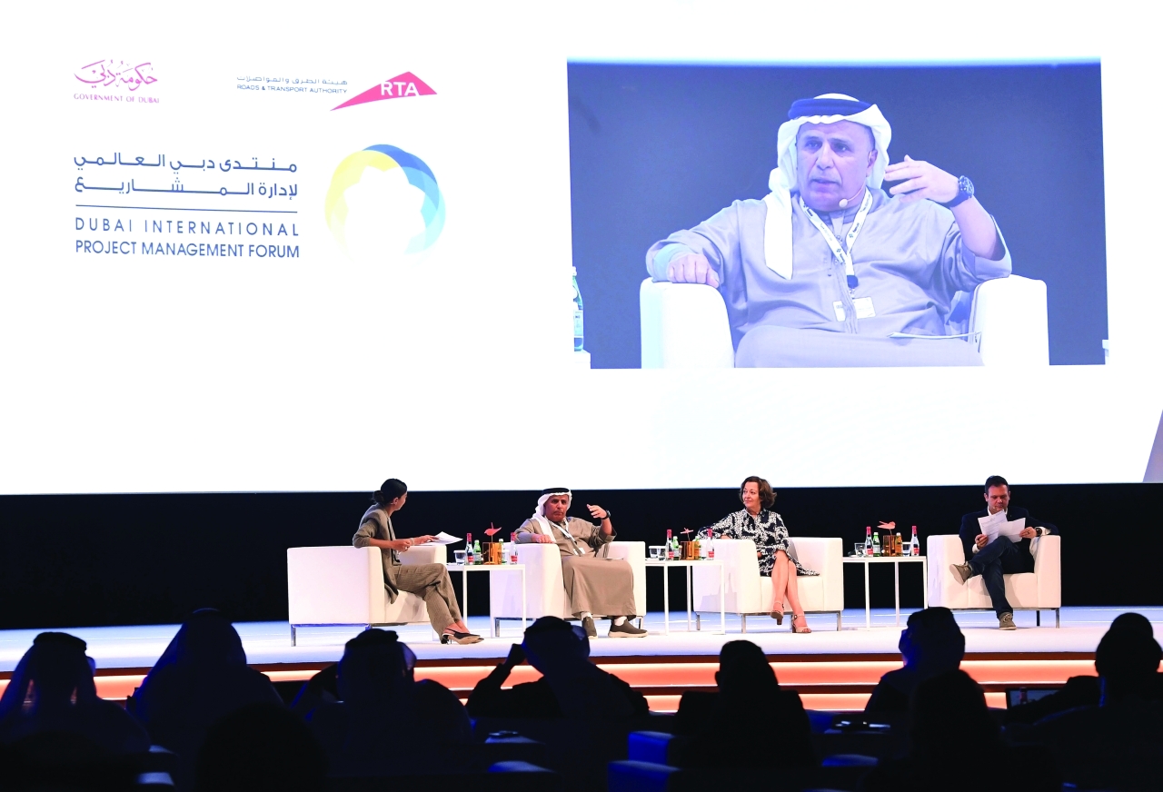 "مطر الطاير متحدثاً خلال إحدى الجلسات"