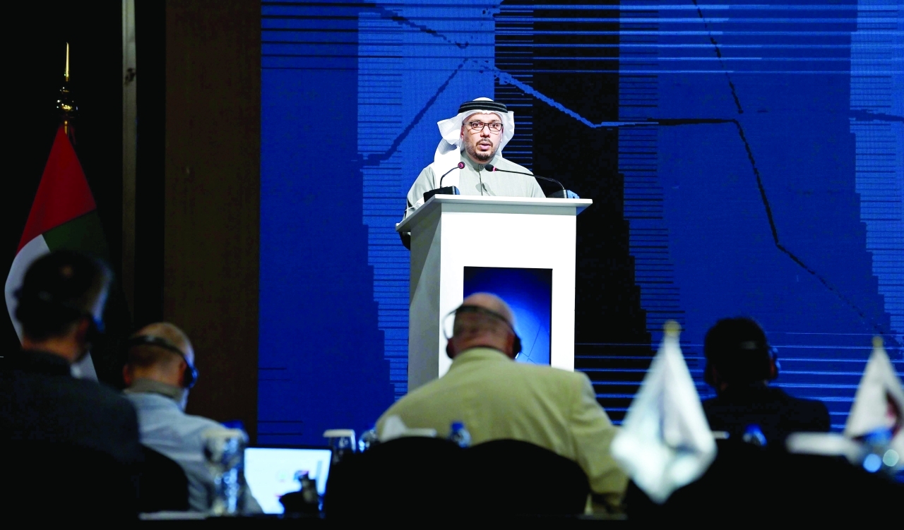 "عبد الله الجنيبي ملقياً كلمته"