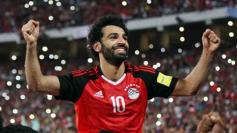 "الاستشفاء في جردل طرشي" صورة صادمة لمحمد صلاح ونجوم مصر تثير السخط