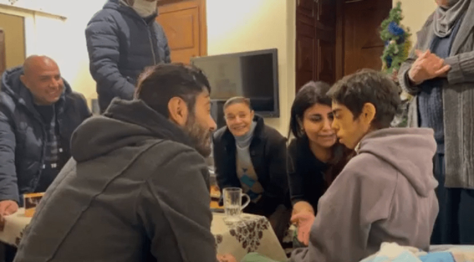 تامر حسني يبهر جماهيره بموقف إنساني