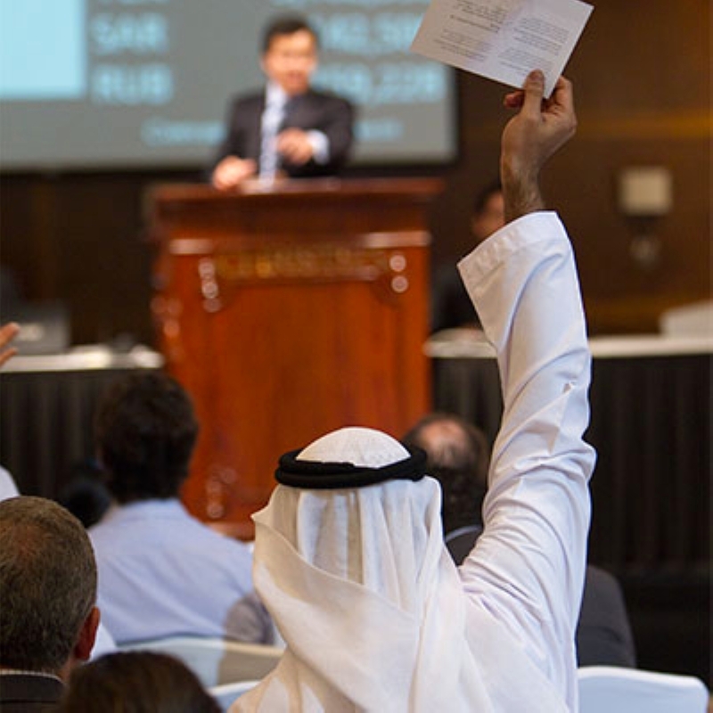 "Auctioneer Oliver Barker calls bids as 11 Picasso paintings and works are auctioned at the Bellagio Hotel in Las Vegas, Nevada, U.S. October 23, 2021. REUTERS/Bridget Bennett"