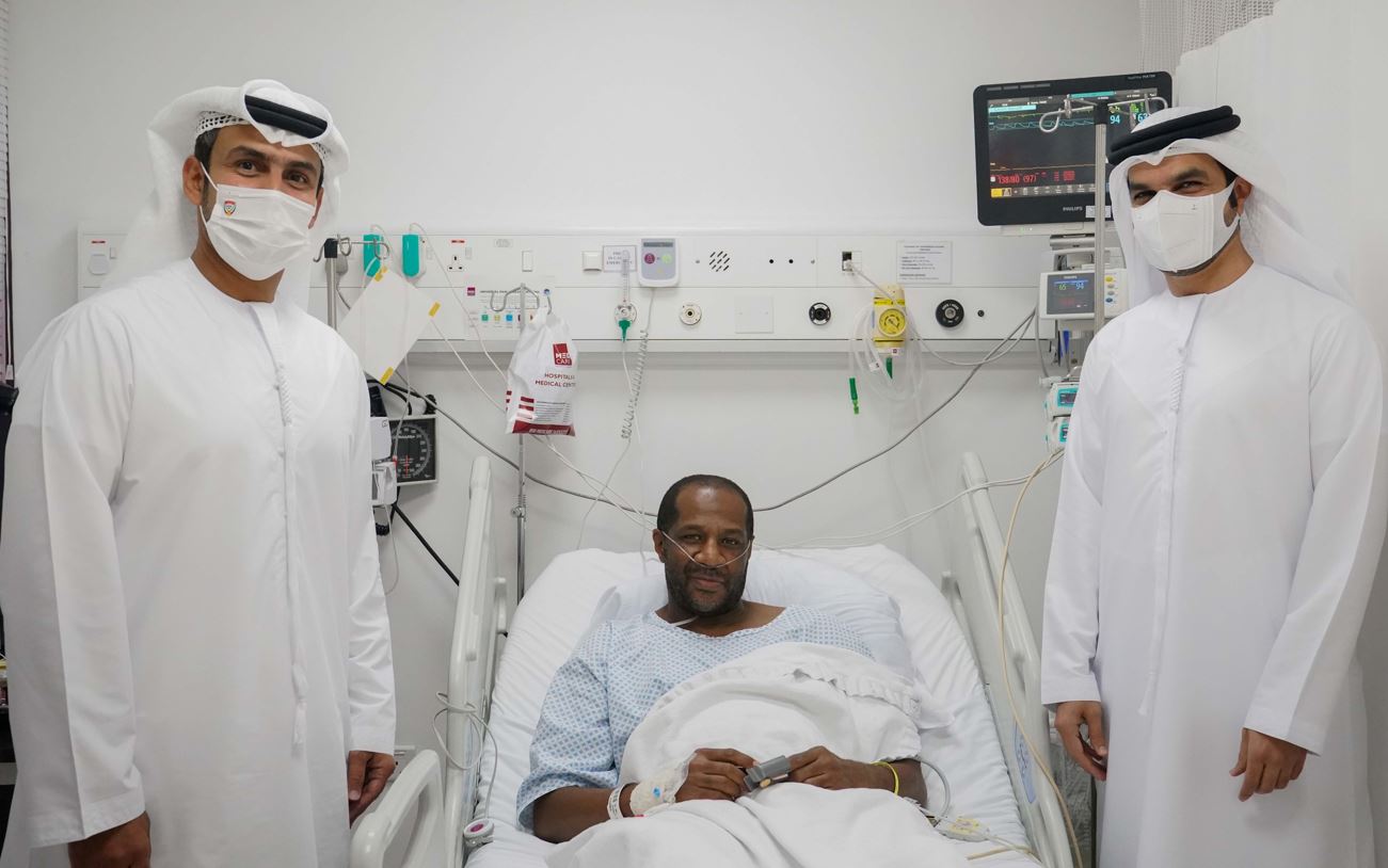 اتحاد الكرة يطمئن على صحة نجم الكرة الإماراتية فهد خميس