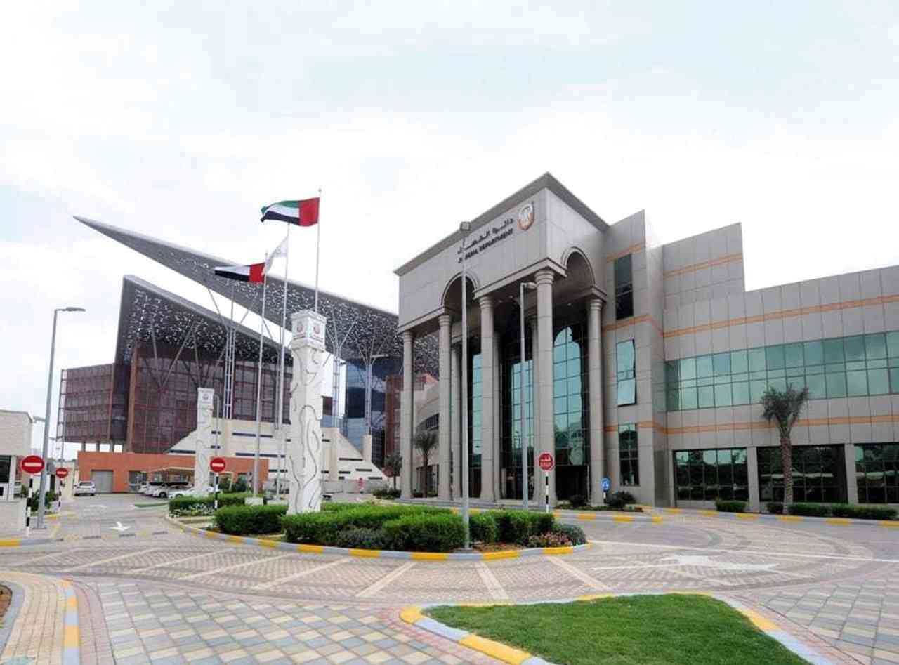 حبس وتغريم رجل انتحل صفة مدير شركة لبيع السيارات