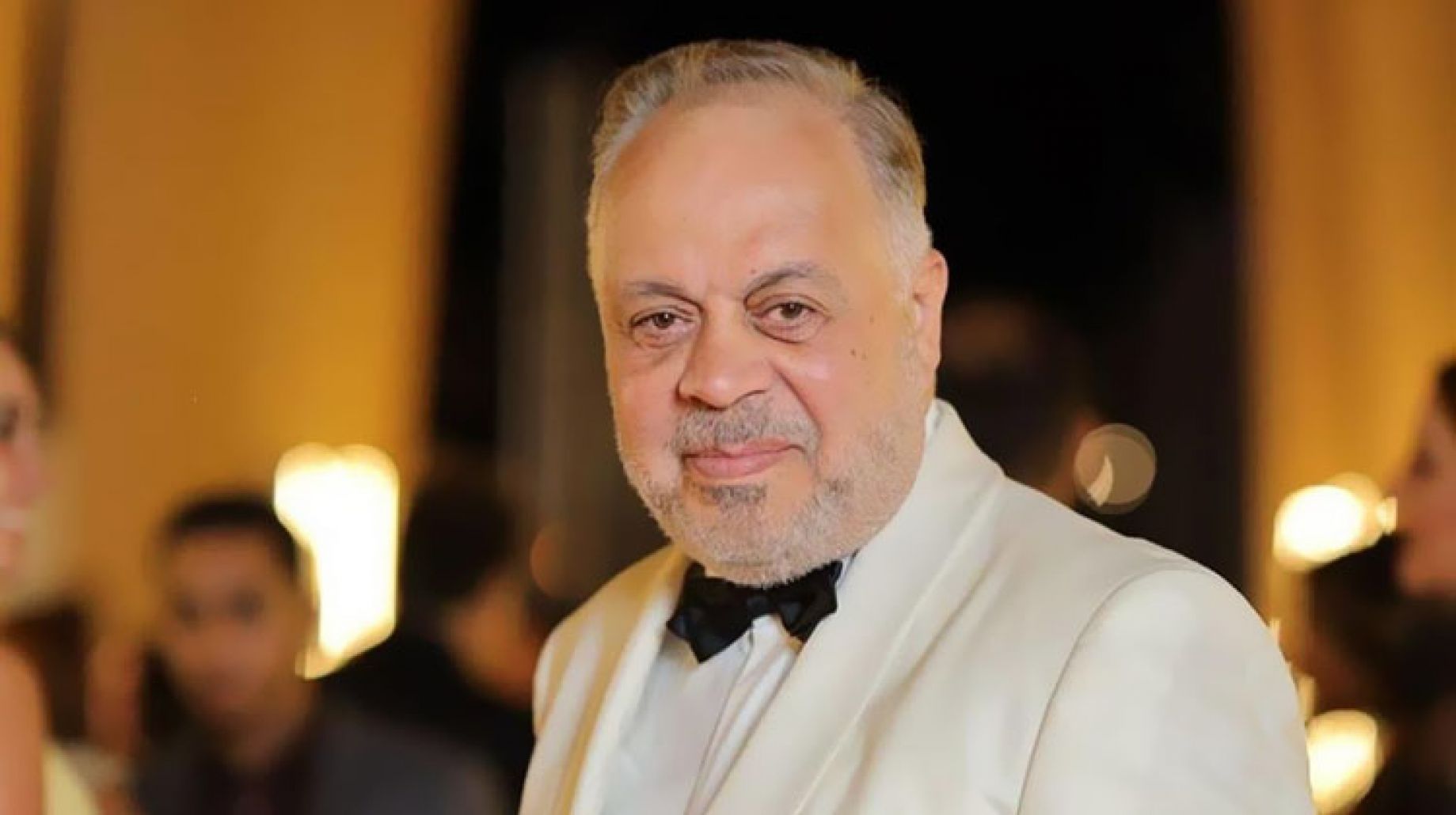 أنت نكرة .. نقيب الفنانين يدخل على خط أزمة إلهام شاهين والقبلات