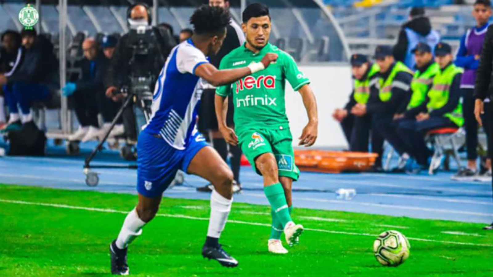 الرجاء يطارد الوداد على صدارة الدوري المغربي ويقلص الفارق لـ 3 نقاط