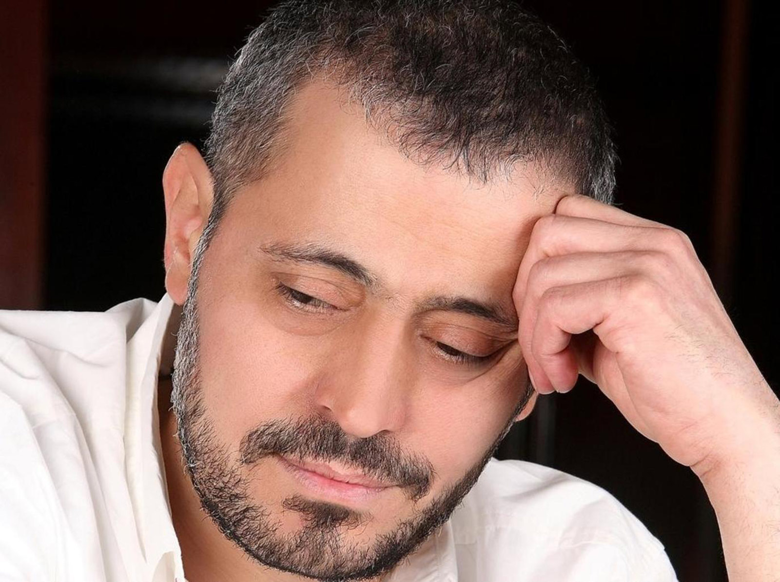 على كرسي متحرك.. أحدث صورة للفنان جورج وسوف