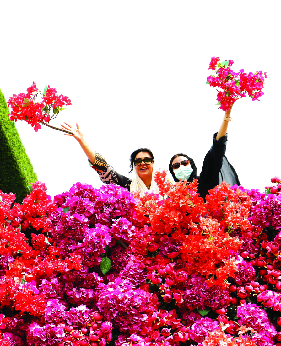 "» امرأتان تحتفلان بيوم المرأة العالمي على طريقتهما الخاصة في إكسبو| تصوير: سالم خميس"