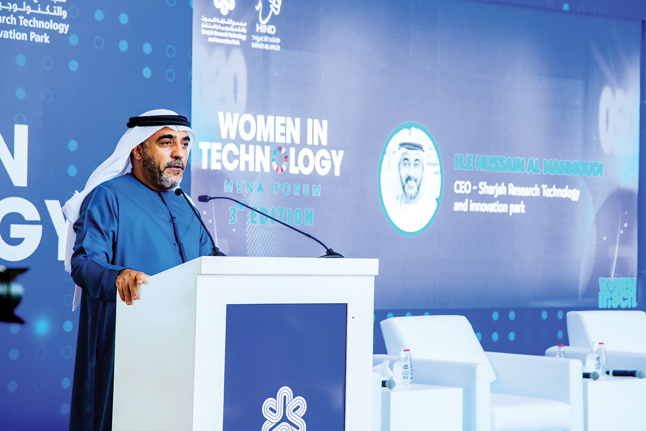 "حسين المحمودي خلال كلمته"