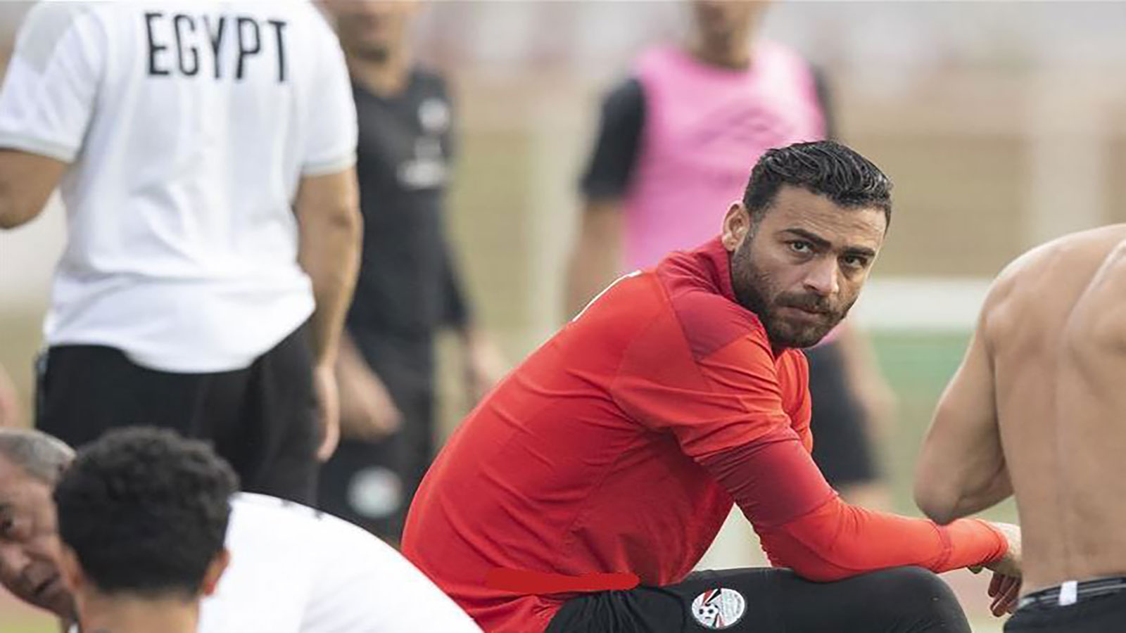 اذهب للسعودية.. جماهير الزمالك تشتبك من أبوجبل وتطالبه بالرحيل (فيديو)