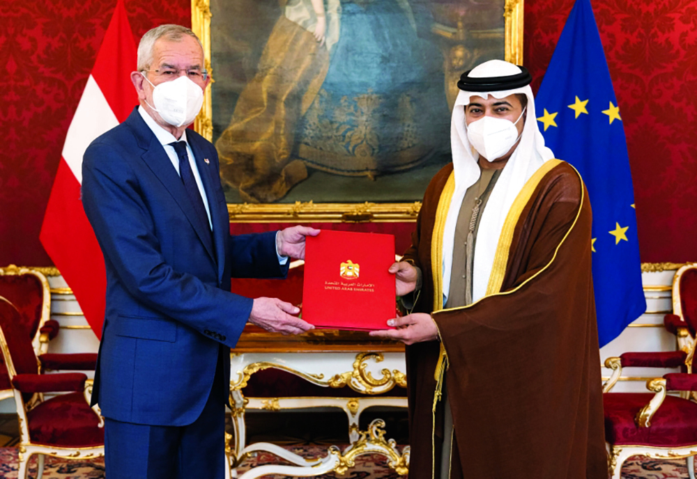 سفير الإمارات يقدم أوراق اعتماده  إلى رئيس النمسا
