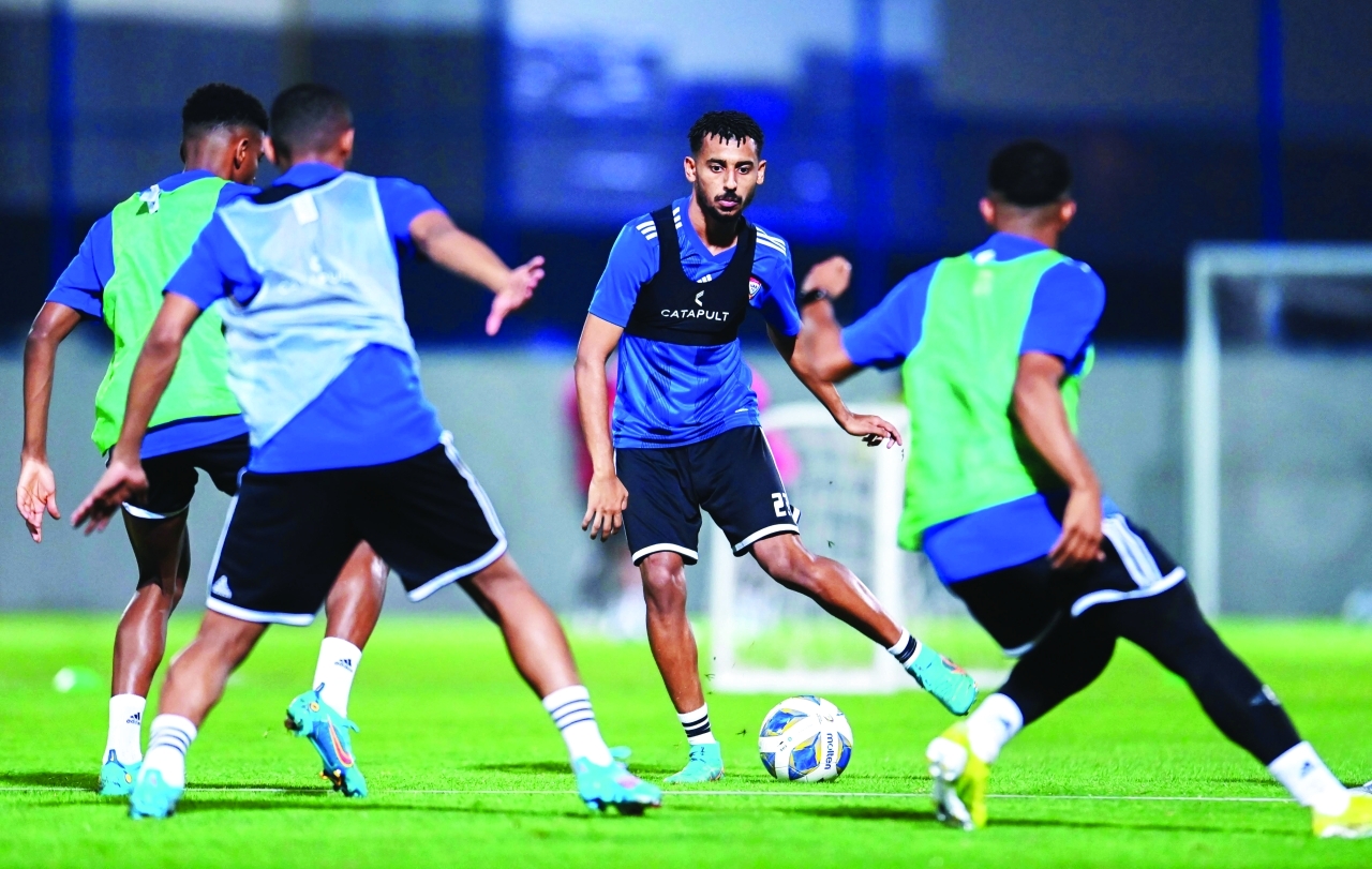 "من تدريبات المنتخب | من امصدر"