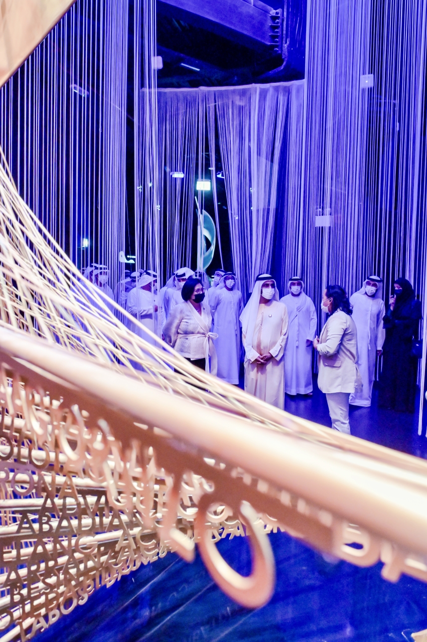 "محمد بن راشد ومكتوم بن محمد خلال الجولة بحضور ريم الهاشمي وخليفة سليمان وسلطان السبوسي"