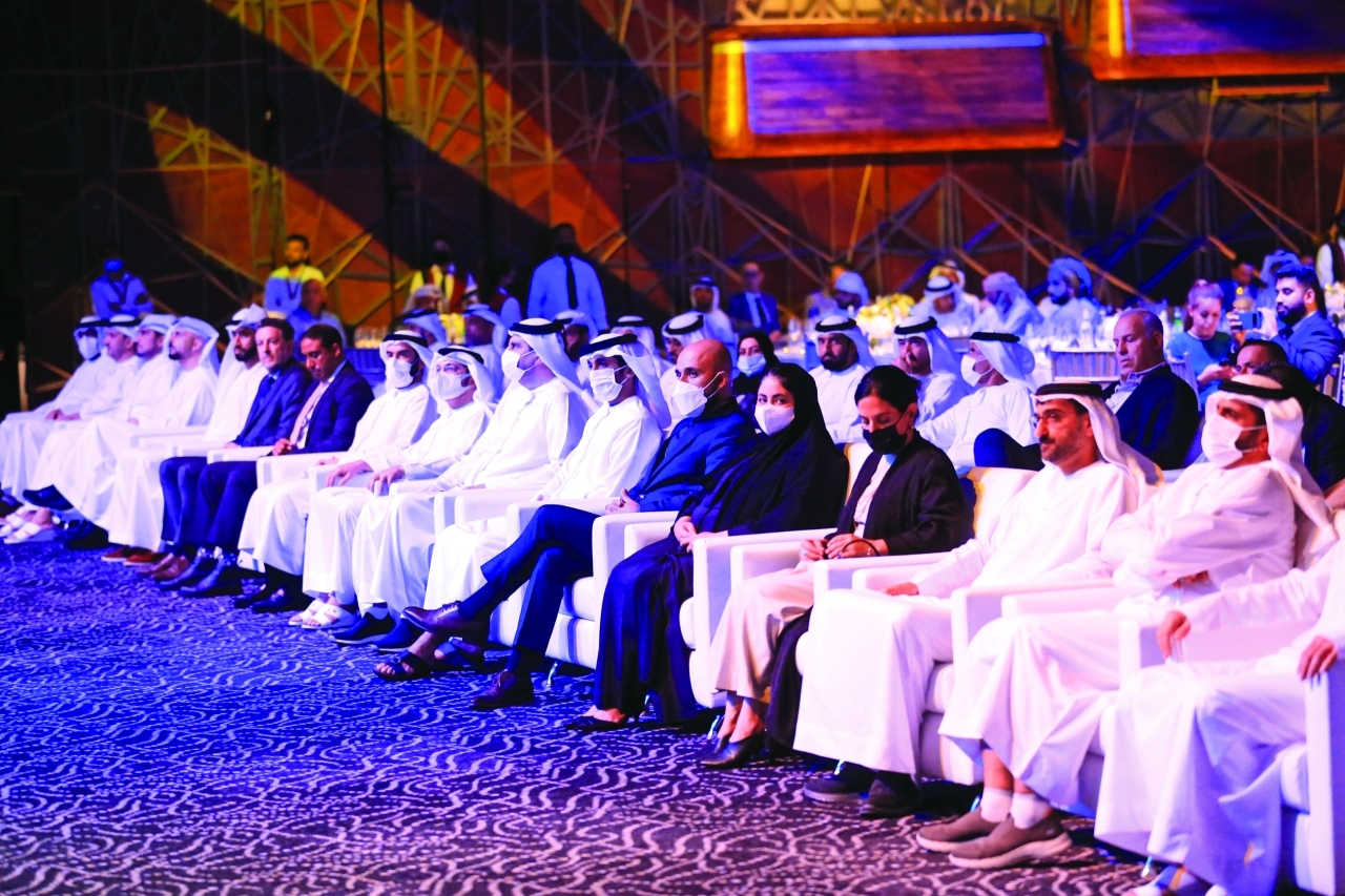 "راشد بن دلموك والضيوف خلال حفل مراسم قرعة النسخة الـ 26 لكأس دبي العالمي في دبي أوبرا | البيان"