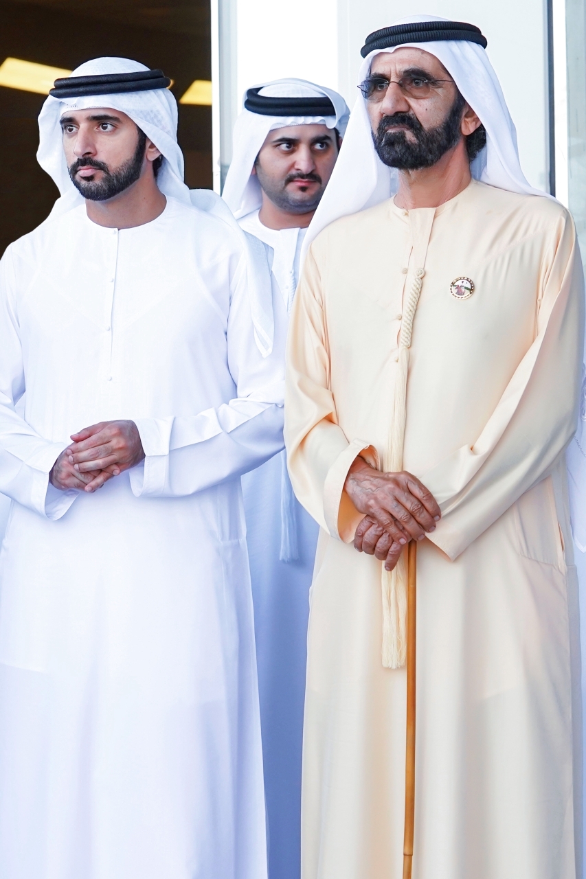 "محمد بن راشد وحمدان ومكتوم بن محمد يشهدون السباق | تصوير: خليفة عيسى"