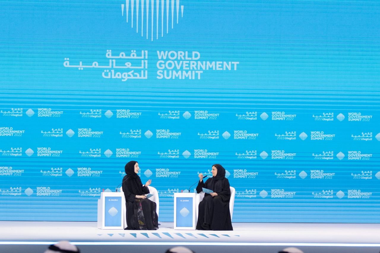 حوار فريد بين أول وزيرة في تاريخ الإمارات وأصغر وزيرة في العالم