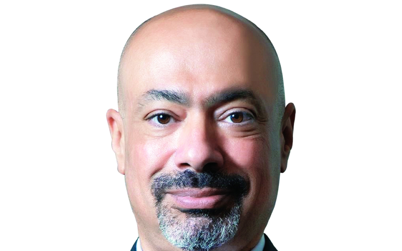 "حاتم دويدار"