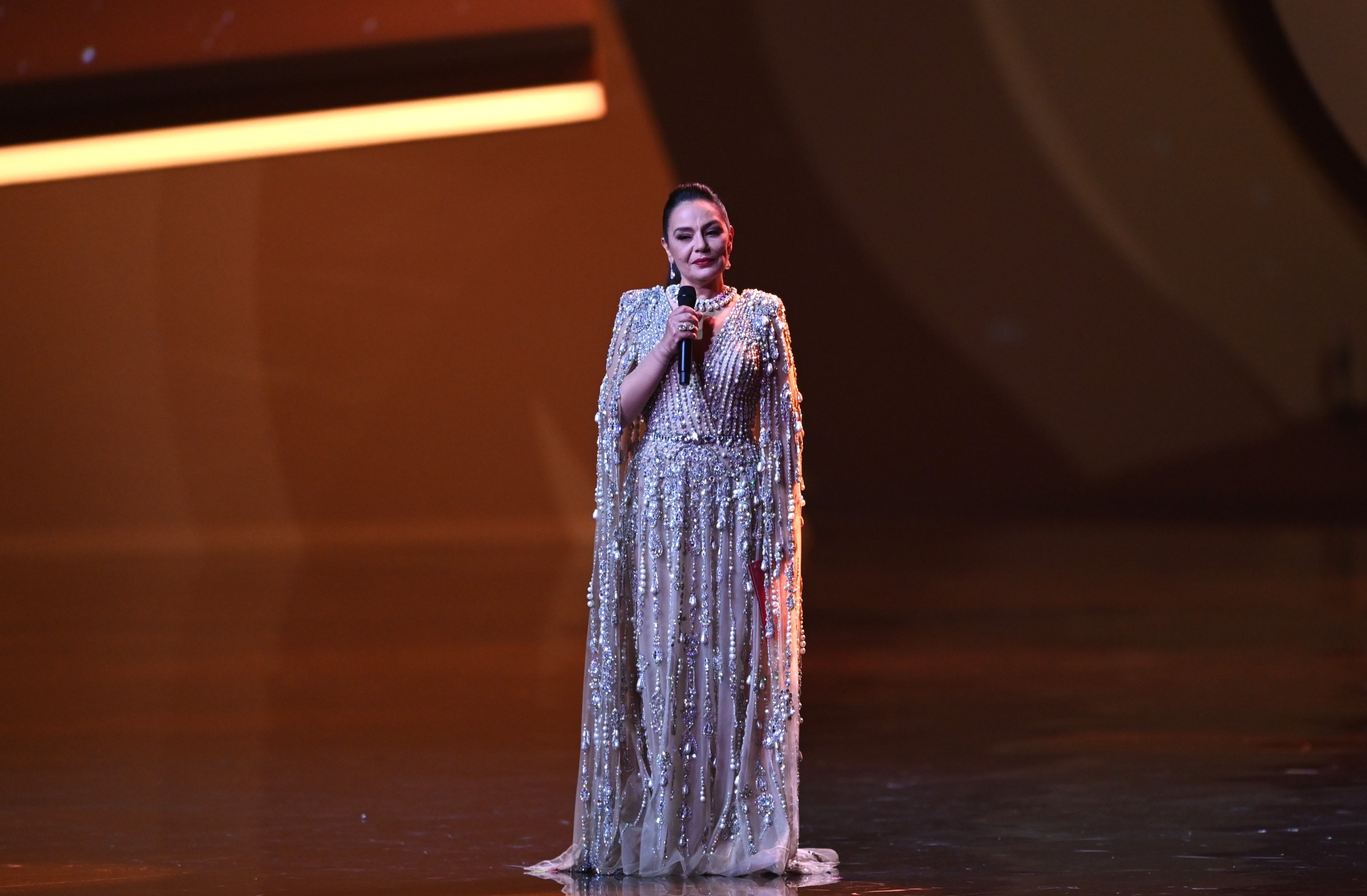 الفنانة المصرية شريهان تفاجئ الجمهور بكلمة في افتتاح حفل قرعة المونديال