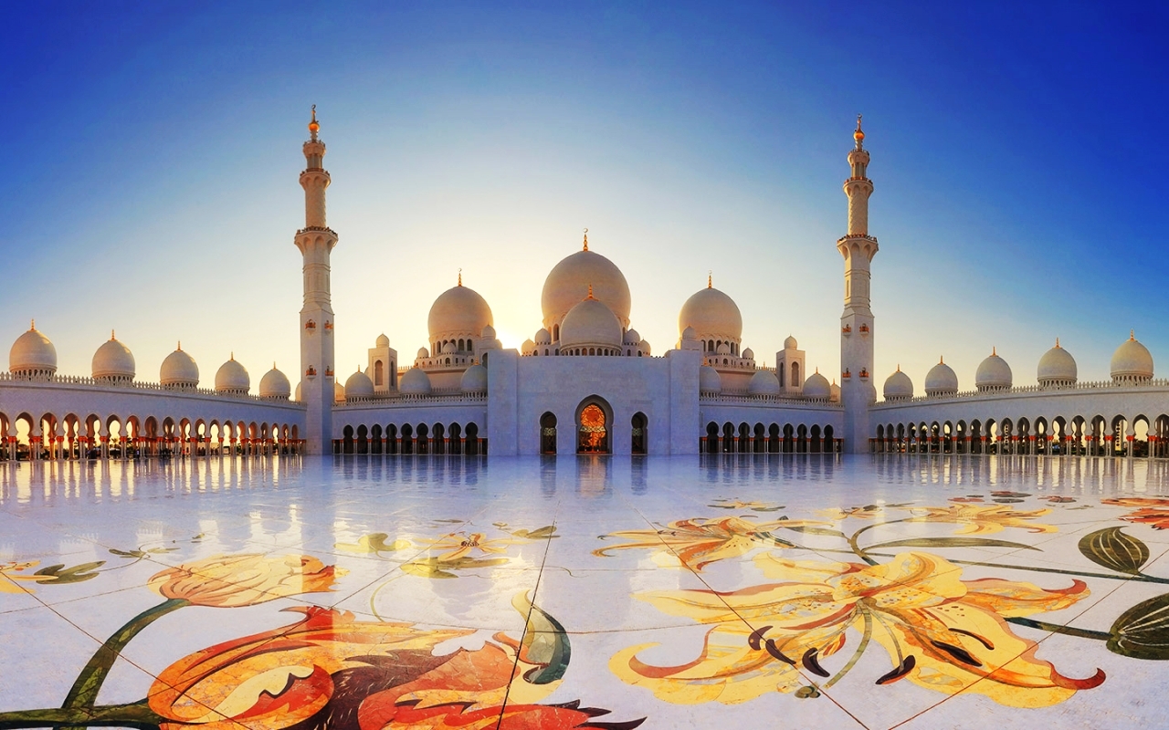 جامع الشيخ زايد الكبير جاهز لاستقبال جموع المصلين وسط أجواء روحانية