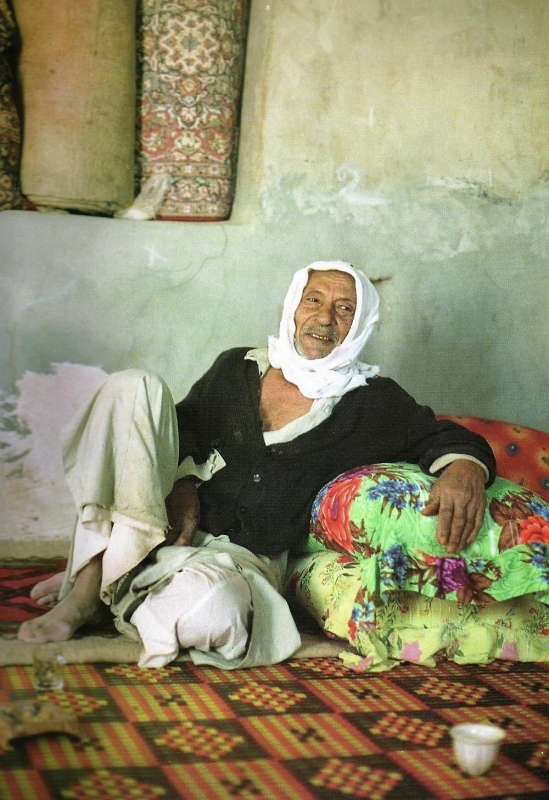 "عجوز يستريح (الفرات)"