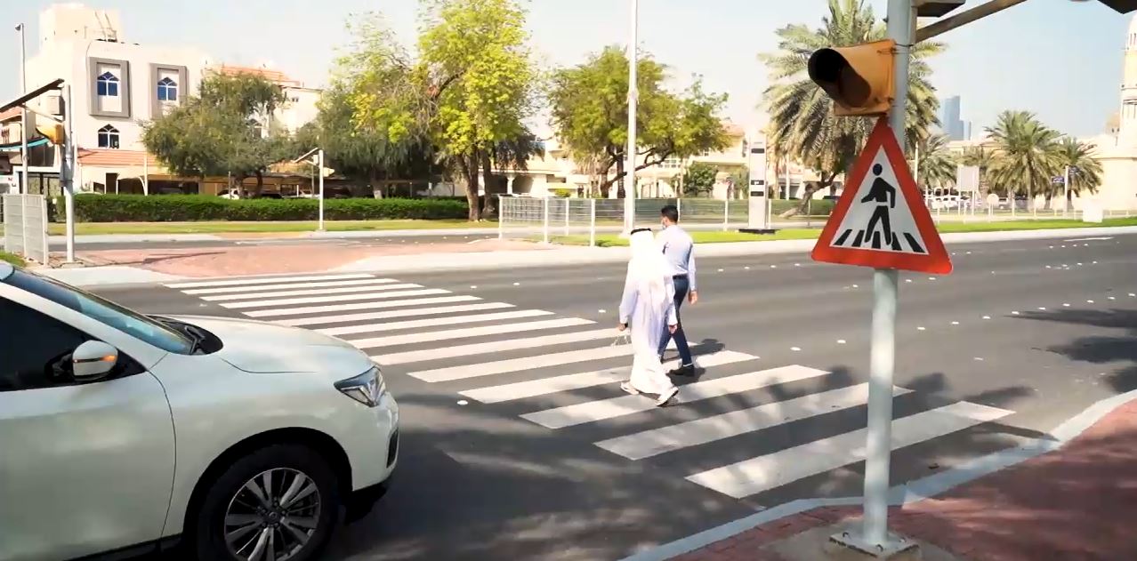 "حاذر" يرصد مخالفات معابر المشاة بالذكاء الاصطناعي في أبوظبي